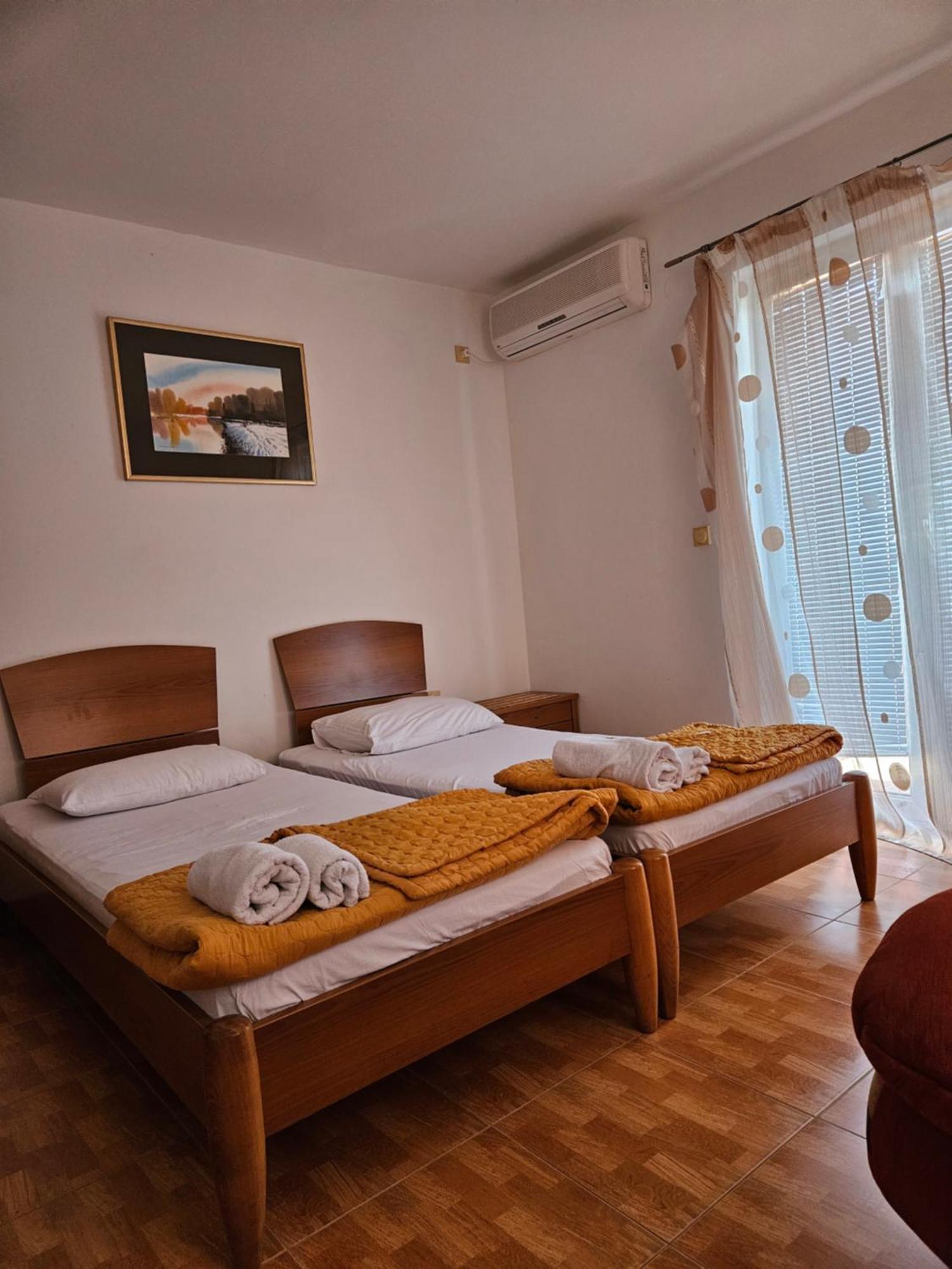 Apartments Drobni Pijesak Petrovac Quarto foto