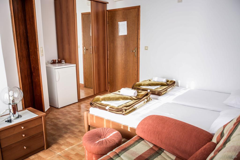 Apartments Drobni Pijesak Petrovac Exterior foto